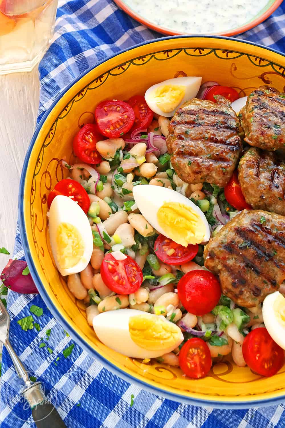 Weisse-Bohnen-Salat und Köfte