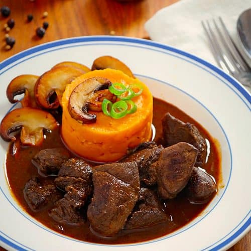 Rehgulasch mit Süßkartoffelpüree - So nach Gefühl Rehgulasch mit Süßkartoffelpüree - So nach Gefühl