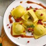 Steinpilzravioli mit Selleriesauce