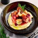 Pulpo mit roter Bete, Apfel und Dillöl auf Pastinakencreme