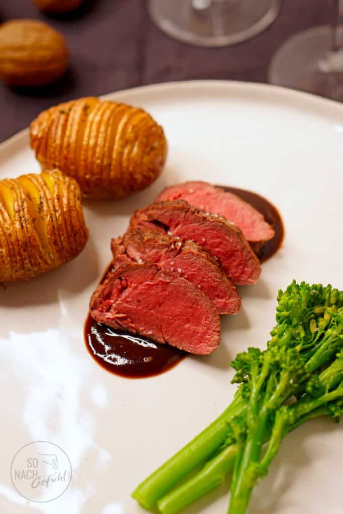 Rosagebratener Rehrücken mit leckerer Sauce - So nach Gefühl Rosagebratener Rehrücken mit leckerer Sauce - So nach Gefühl