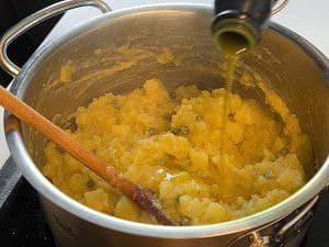 Kartoffel-Fenchel-Stampf mit Olivenöl abschmecken